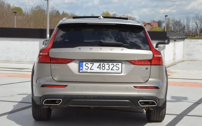 Volvo V60 Cross Country cena 135900 przebieg: 175000, rok produkcji 2021 z Zabrze małe 781